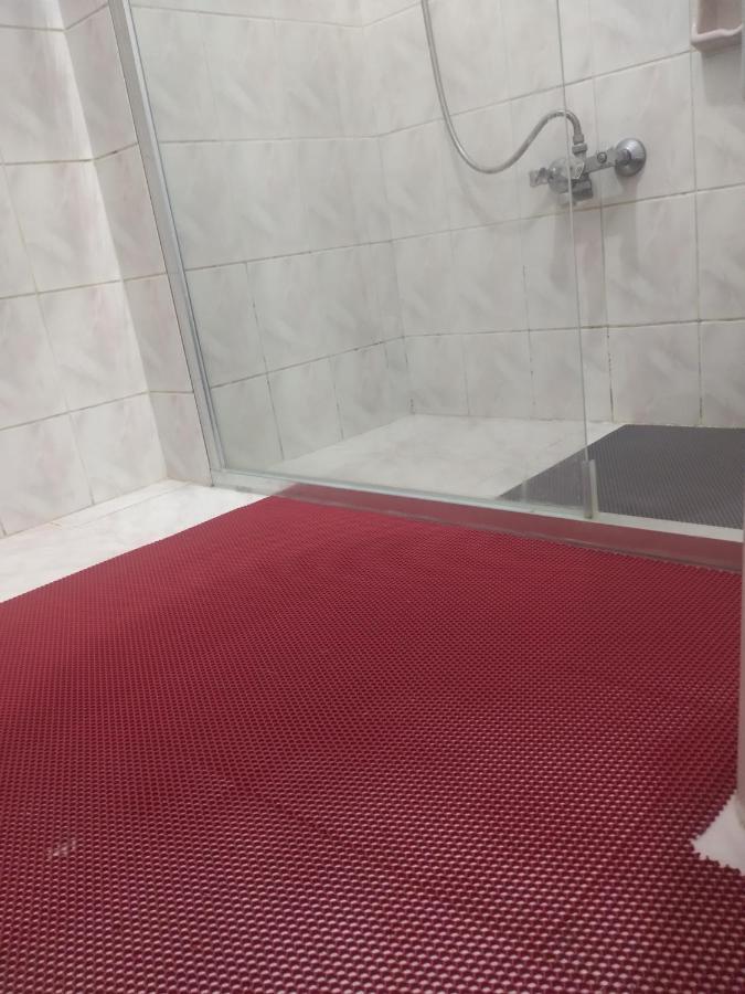Feeling At In Center 5 Minutes Walk To The Atakoey Metro Station & Metrobus Homestay